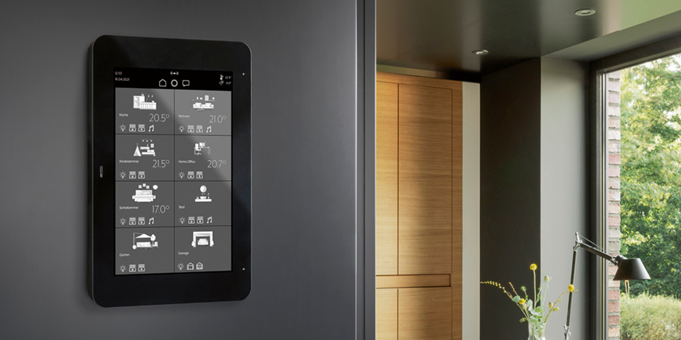 JUNG Smart Panel 8 bei Mäckle Elektrotechnik GmbH & Co.KG in Blaustein, Württ