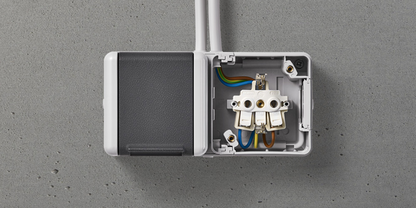 Doppelsteckdose mit Trennsteg bei Mäckle Elektrotechnik GmbH & Co.KG in Blaustein, Württ